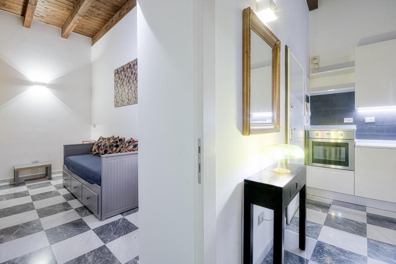 Right House - Characteristic Marina District Apartment *