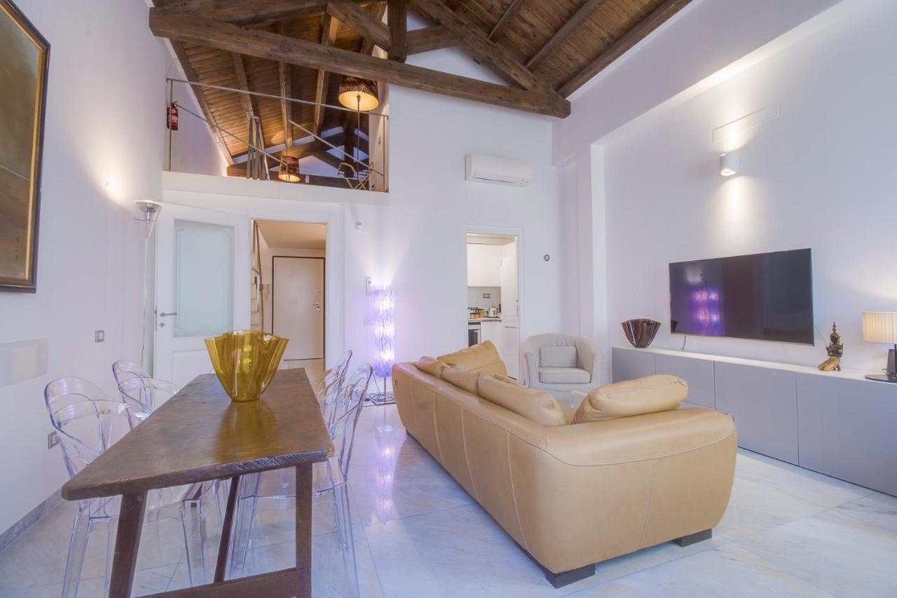 Right House - Characteristic Marina District Apartment Cagliari