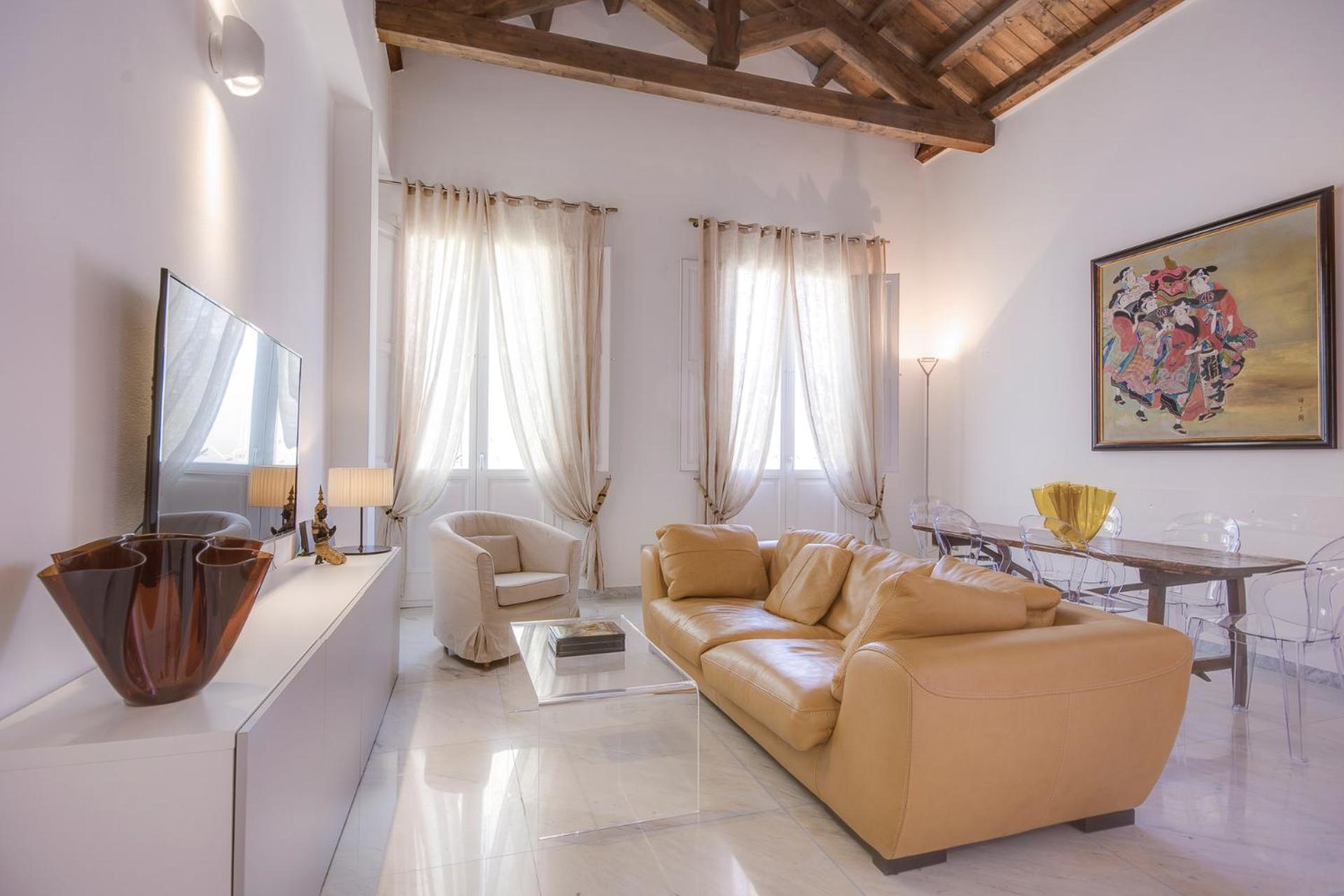 Right House - Characteristic Marina District Apartment Cagliari