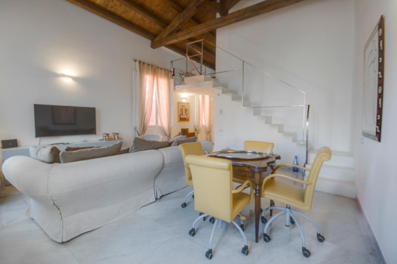 Right House - Characteristic Marina District * Cagliari