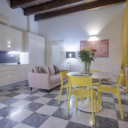 Right House - Characteristic Marina District Apartment Cagliari Exterior photo