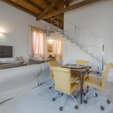 Right House - Characteristic Marina District Apartment Cagliari Exterior photo