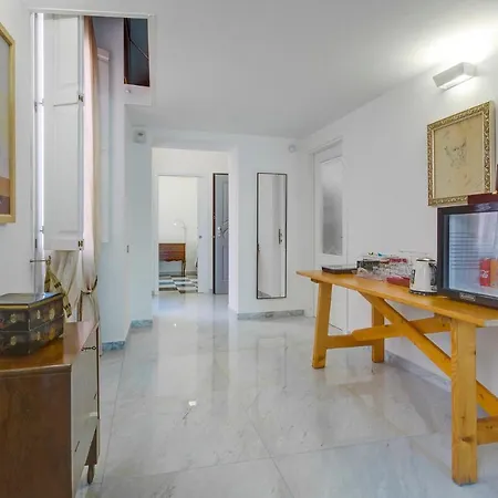Right House - Characteristic Marina District Apartment Cagliari Exterior photo