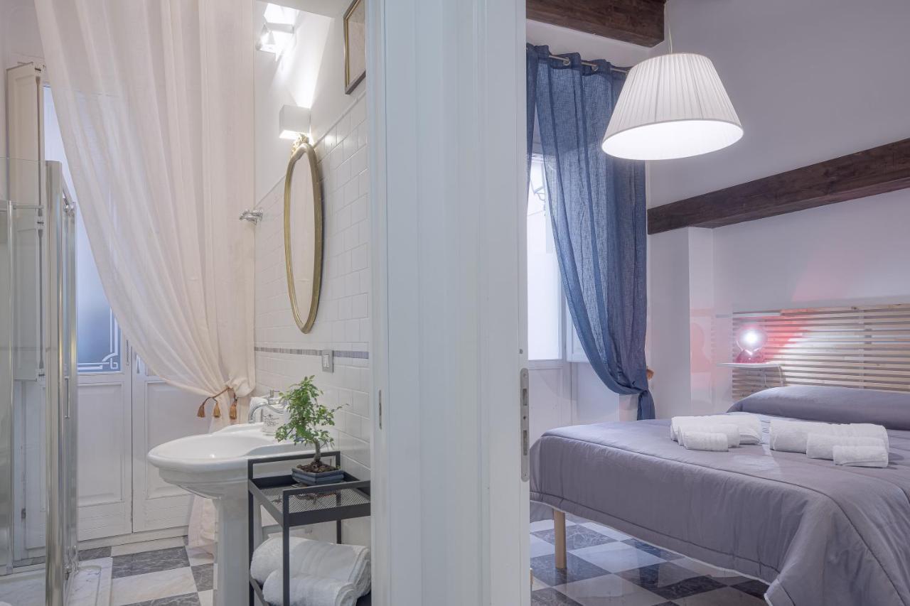 Right House - Characteristic Marina District Cagliari