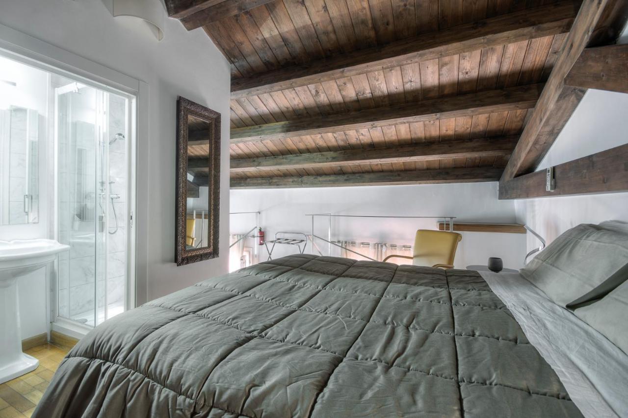 Right House - Characteristic Marina District Apartment *